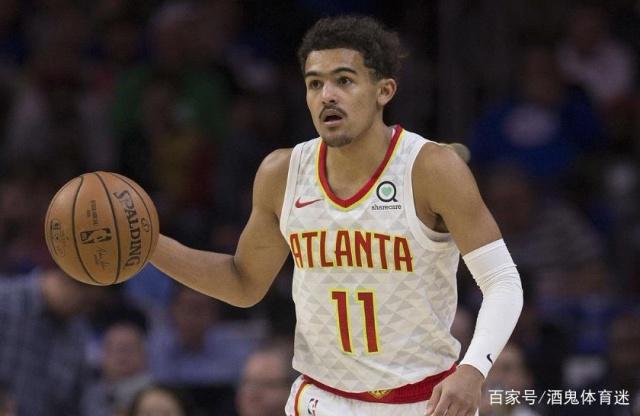 人们翻看相 人们翻看相